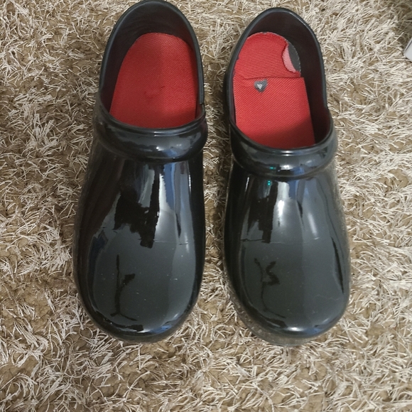 Clogs - Picture 2 of 2